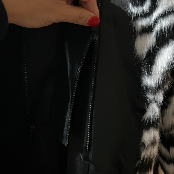 Alice + Olivia Faux Fur Coat with Removable Hoodie size L - Picture 9 of 13